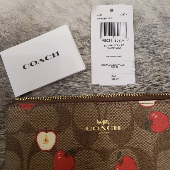 Coach Corner Zip Wristlet Apple Print - Picture 5 of 7